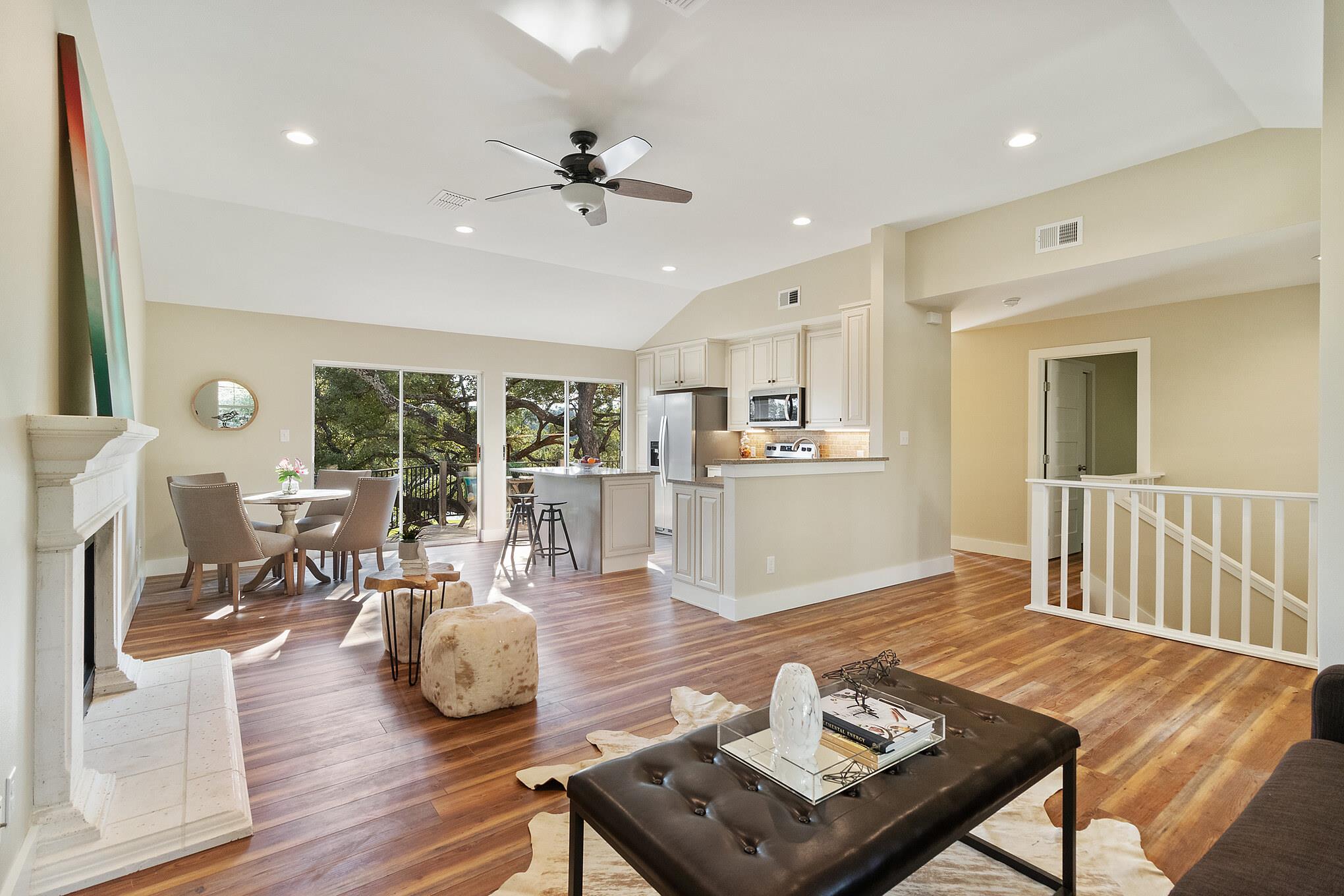 25201 & 25203 Lakeview Drive Spicewood TX 78669
