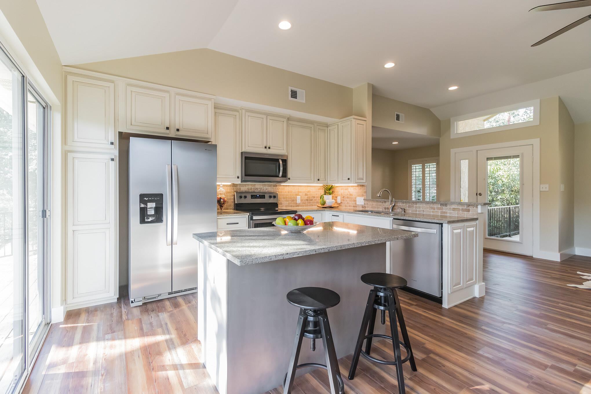 25201 & 25203 Lakeview Drive Spicewood TX 78669