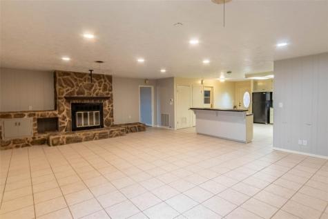 409 W Buffalo Street Caldwell TX 77836