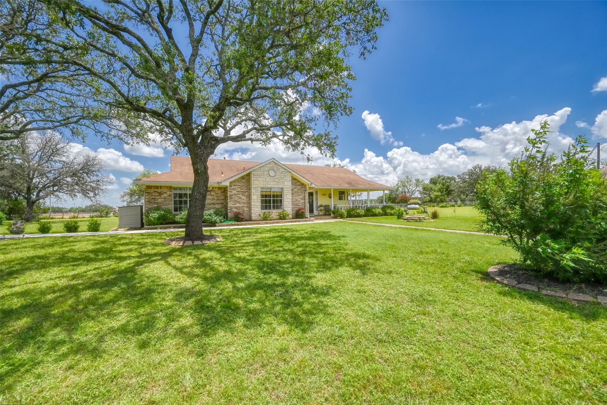 504 N Avenue N Johnson City TX 78636