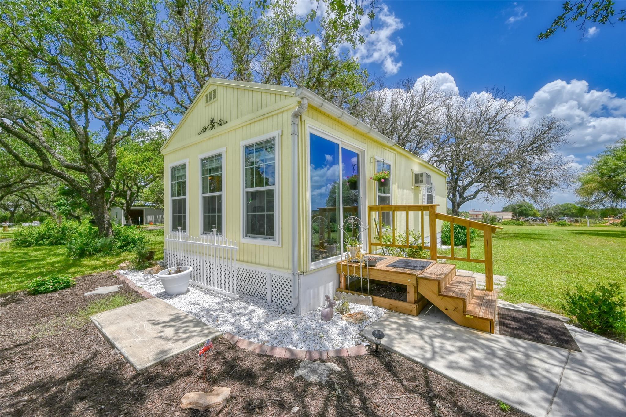 504 N Avenue N Johnson City TX 78636