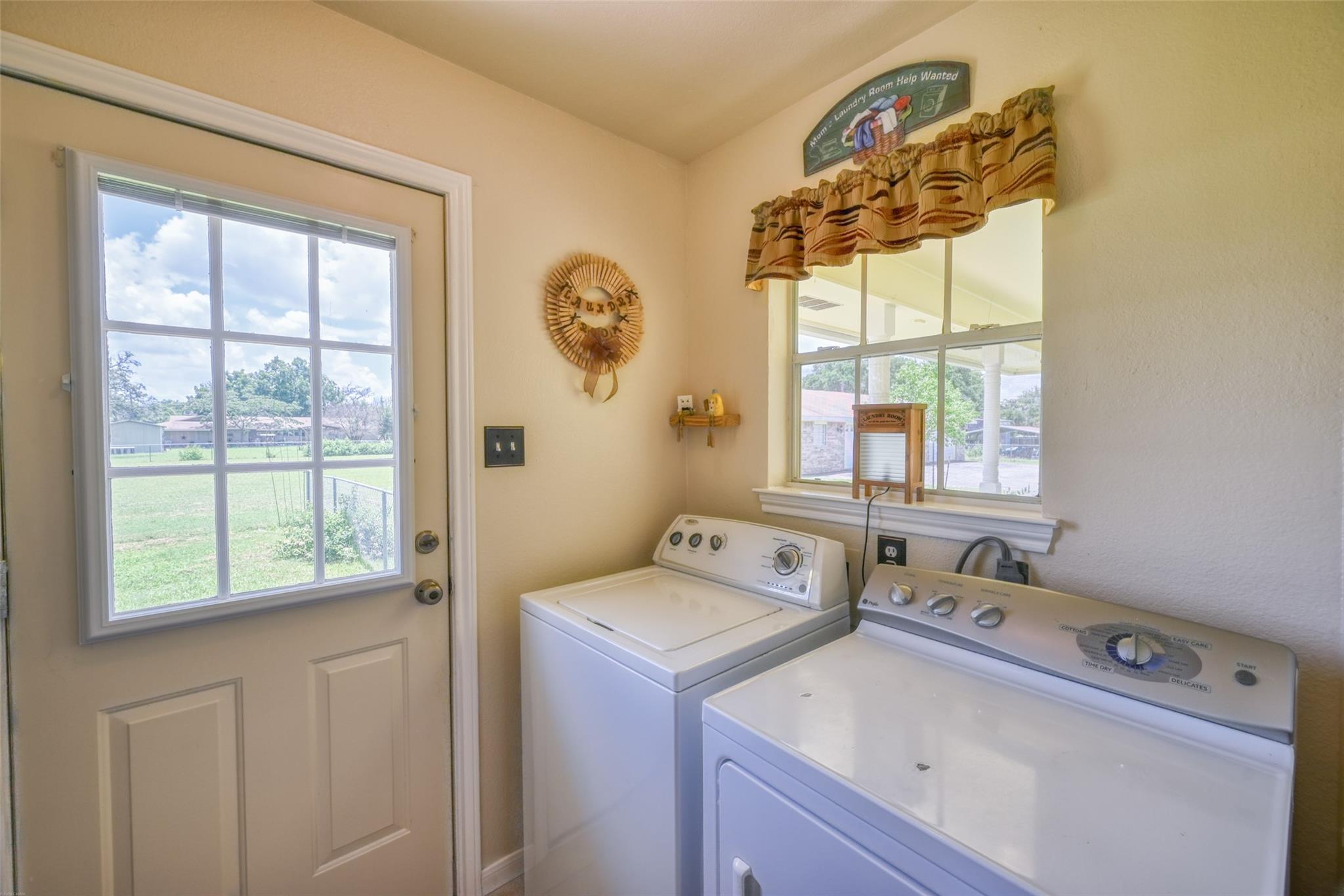 504 N Avenue N Johnson City TX 78636