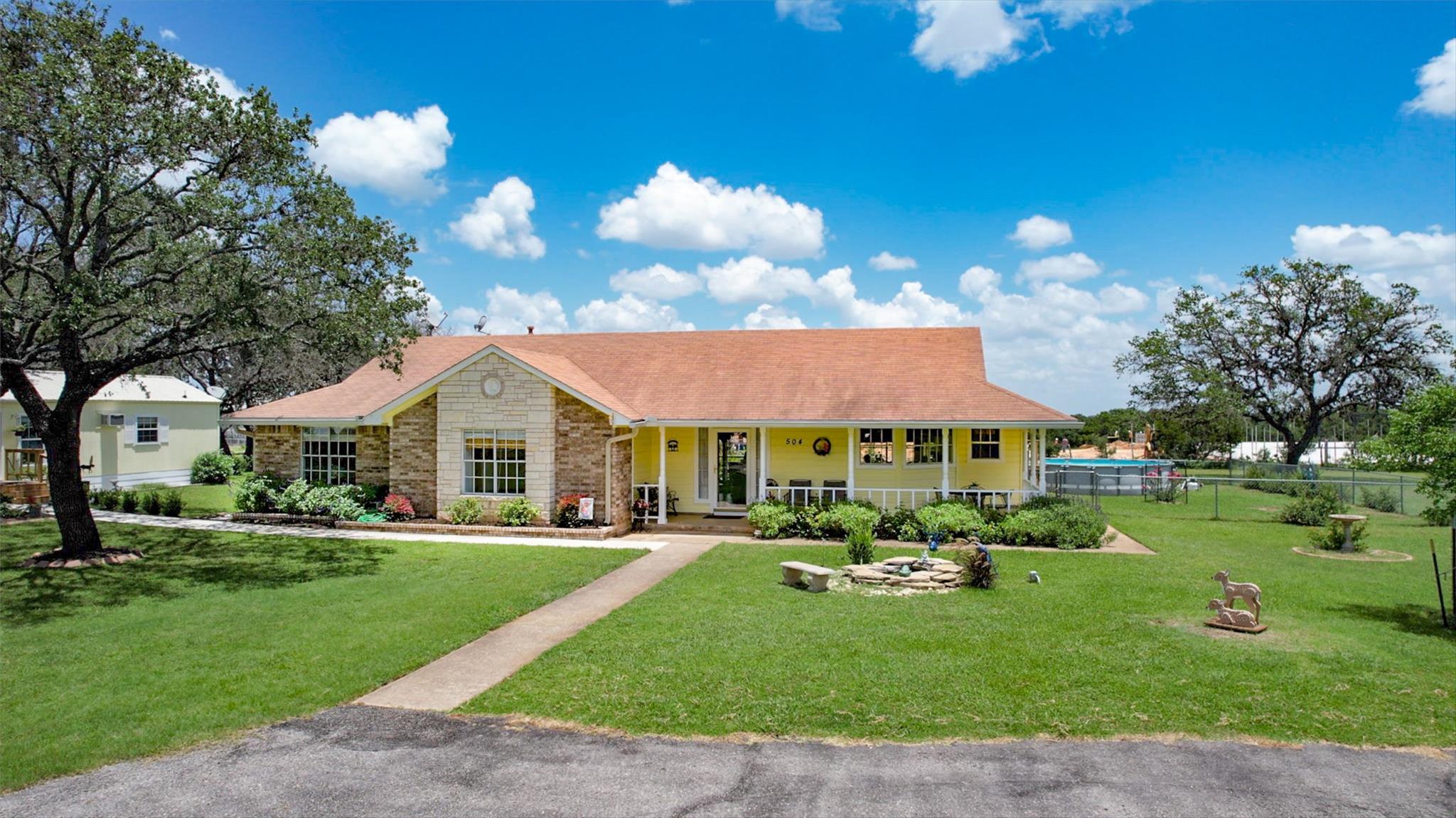 504 N Avenue N Johnson City TX 78636