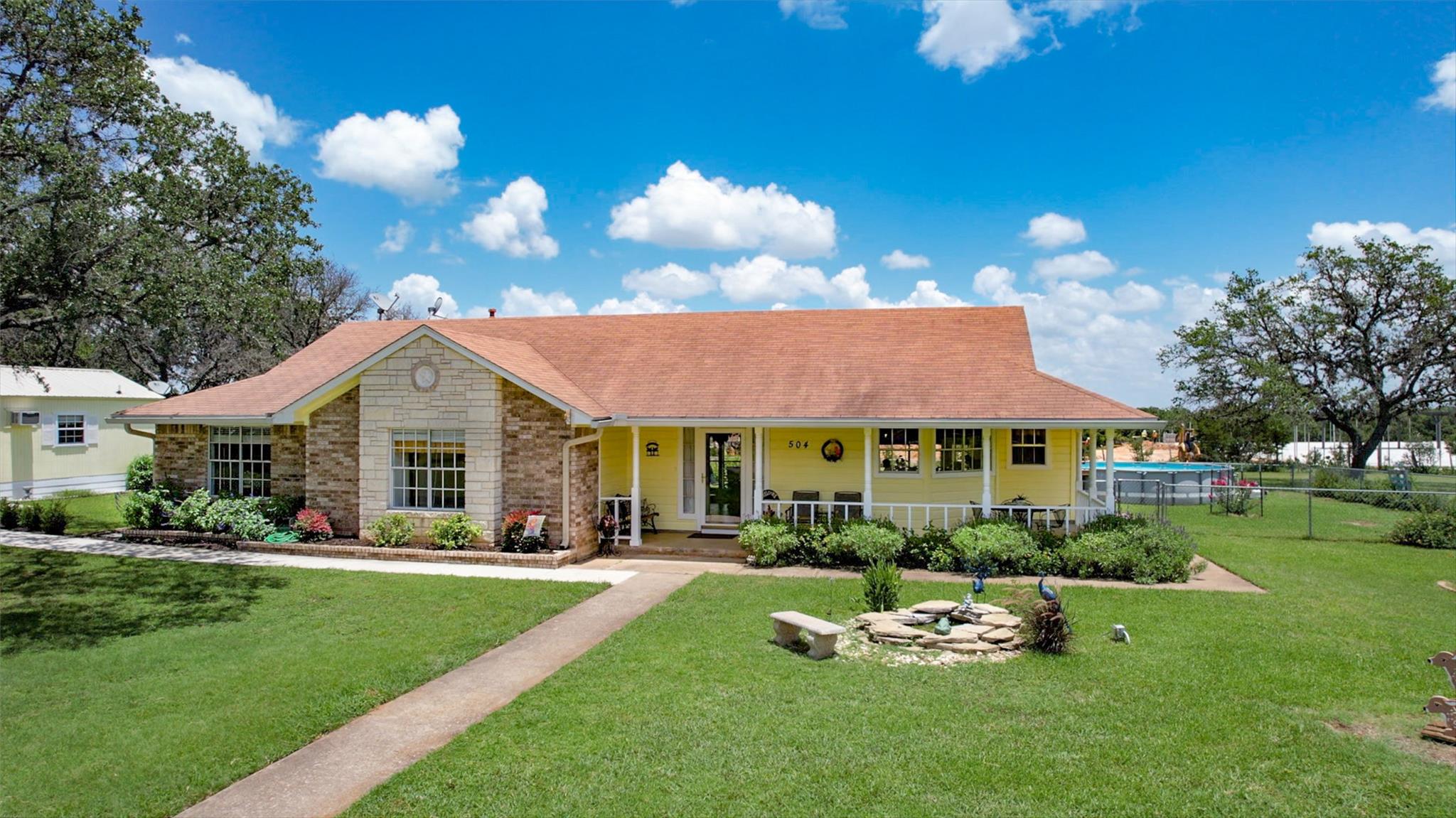 504 N Avenue N Johnson City TX 78636