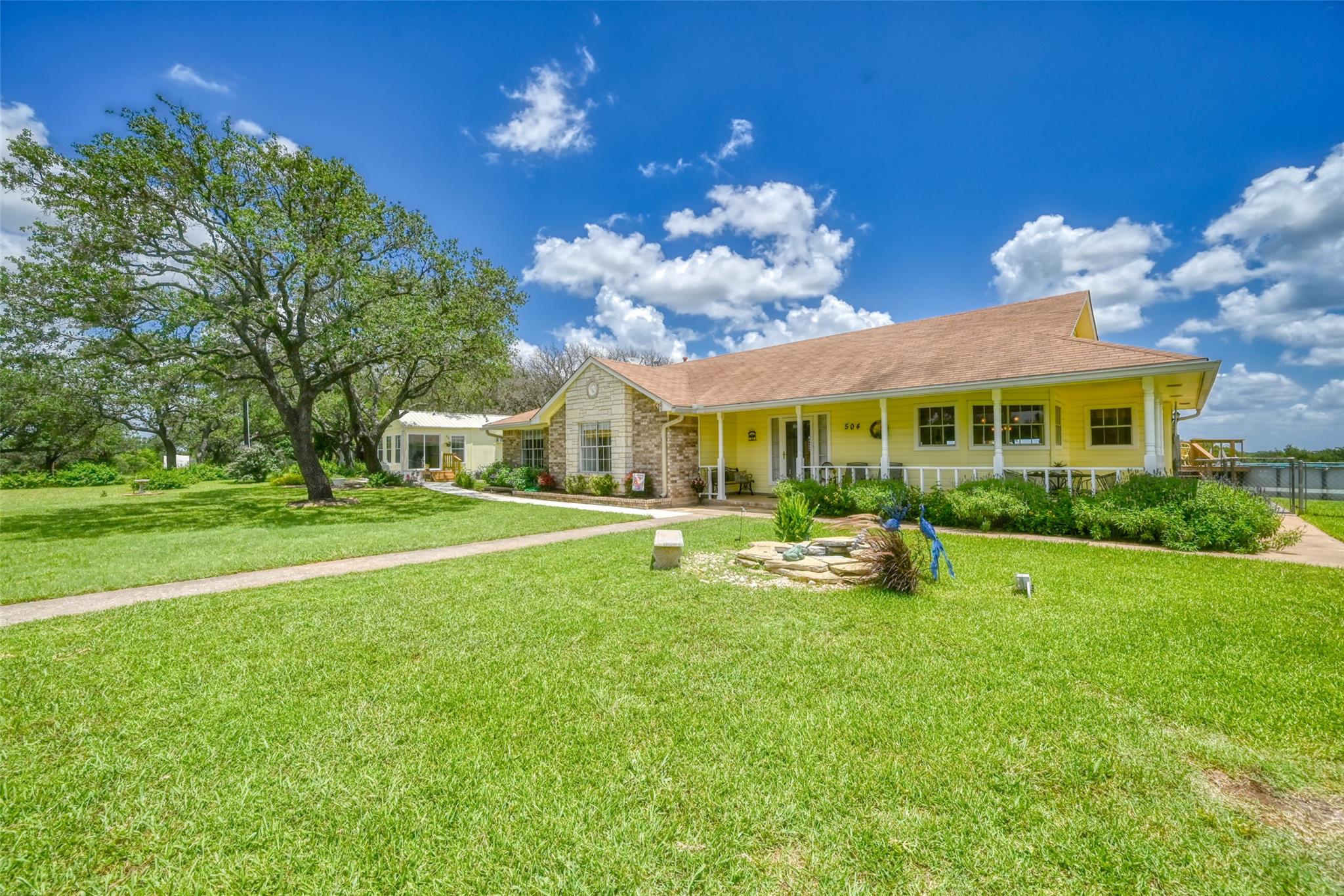 504 N Avenue N Johnson City TX 78636