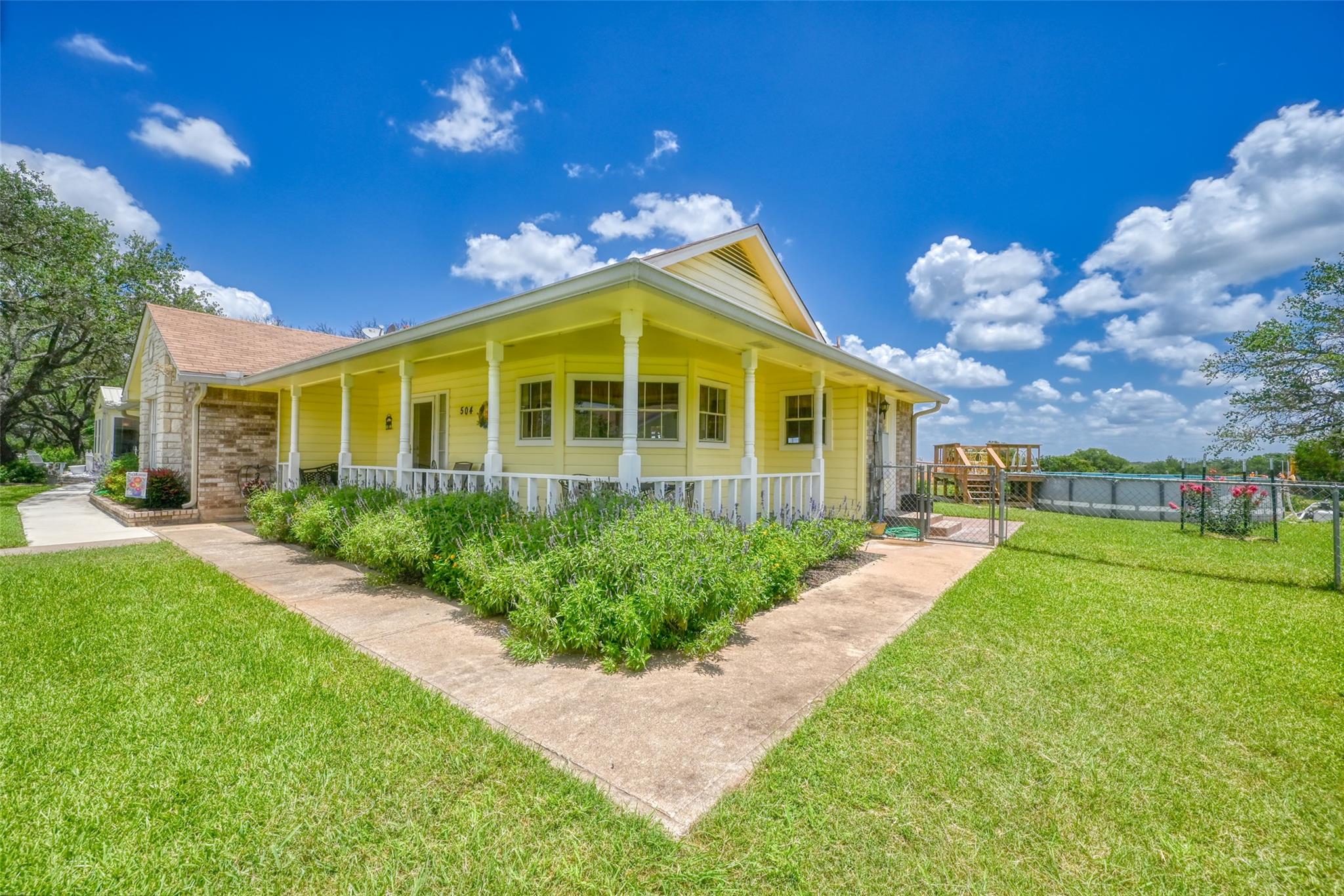 504 N Avenue N Johnson City TX 78636
