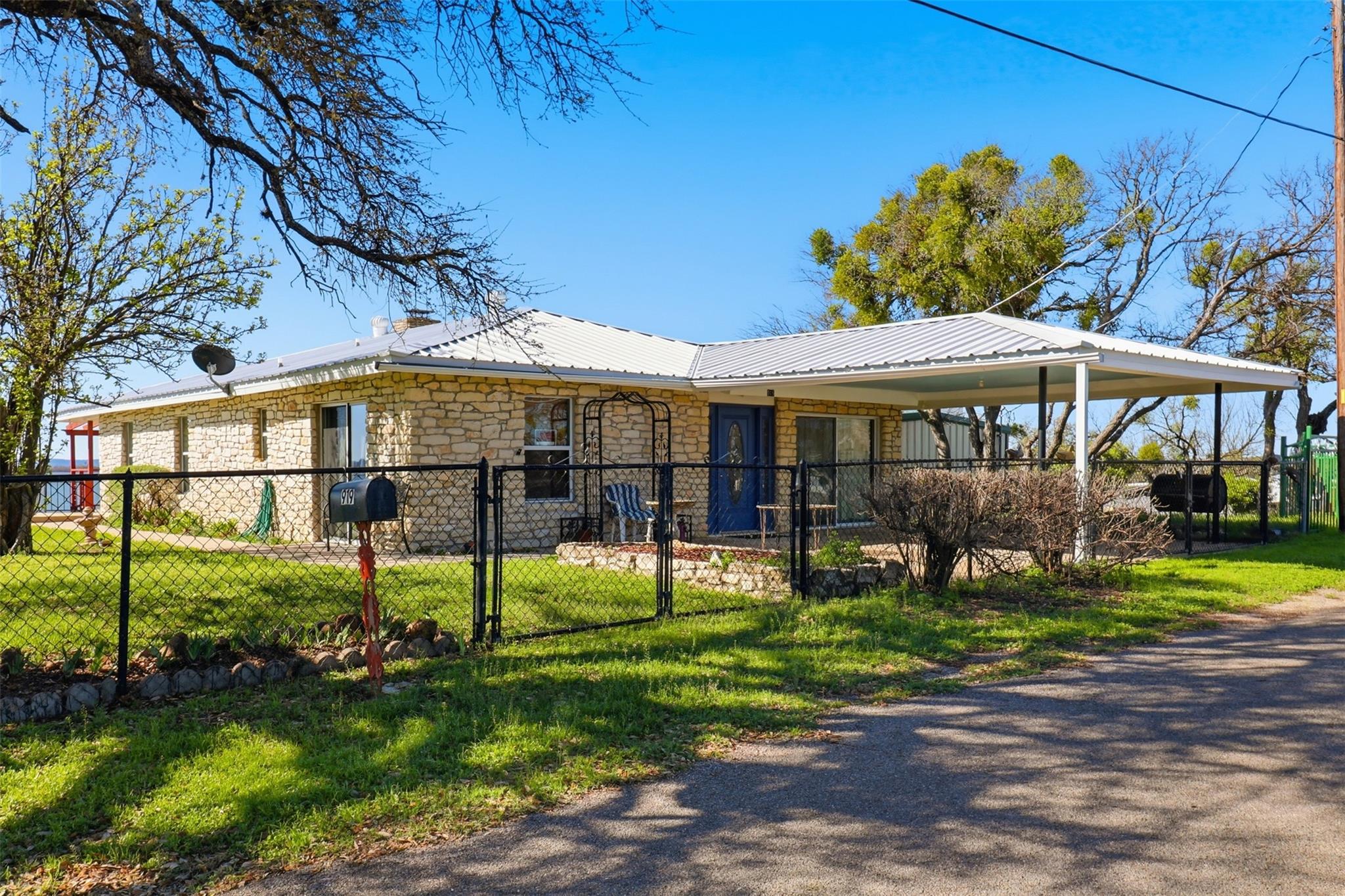 919 Lakeshore Loop Tow TX 78672