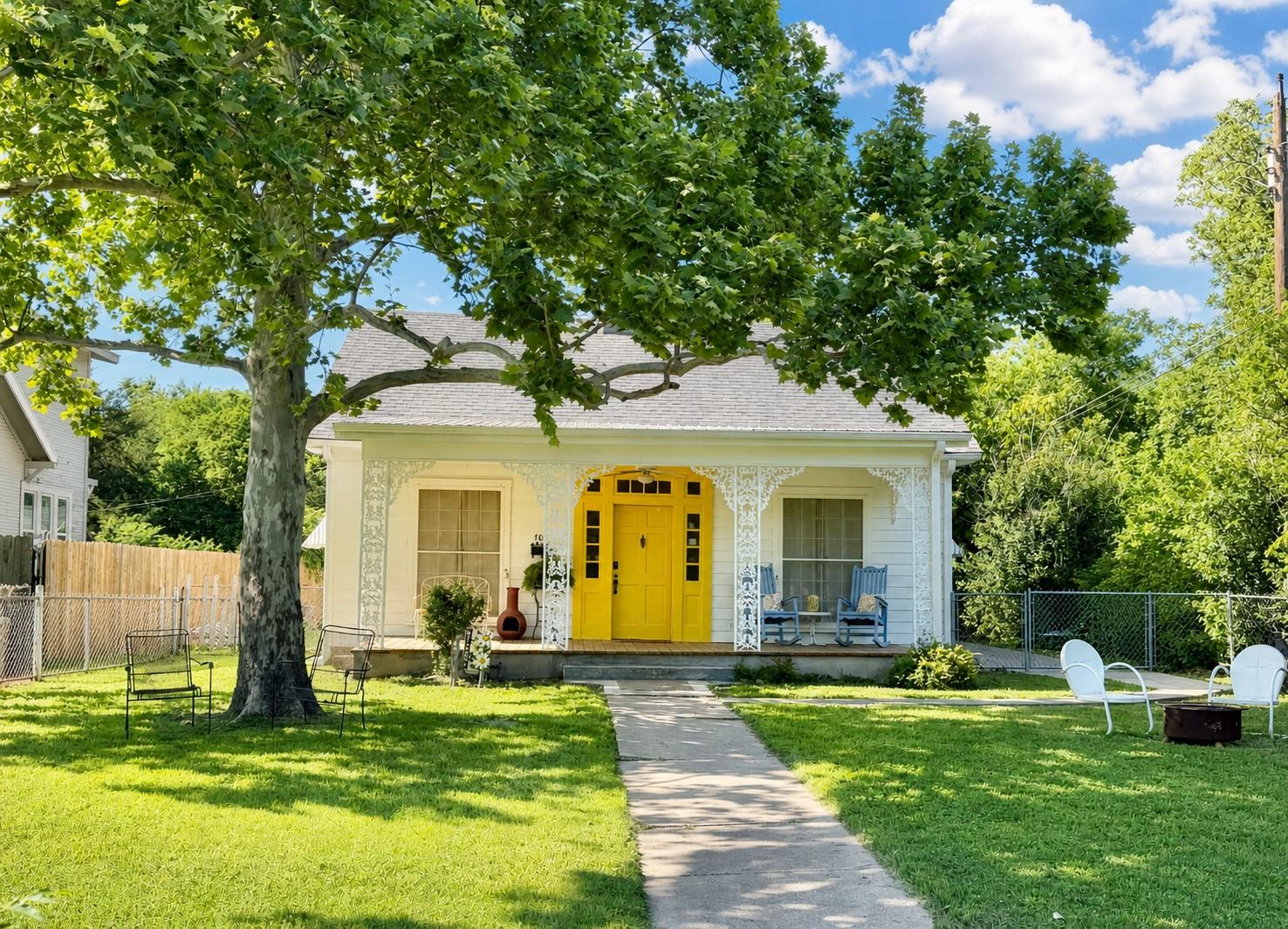 706 W 11th Street Taylor TX 76574