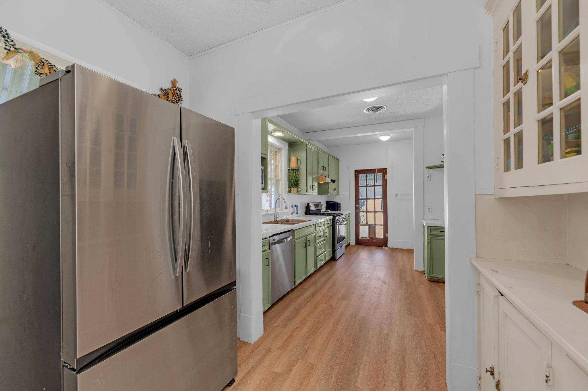 706 W 11th Street Taylor TX 76574