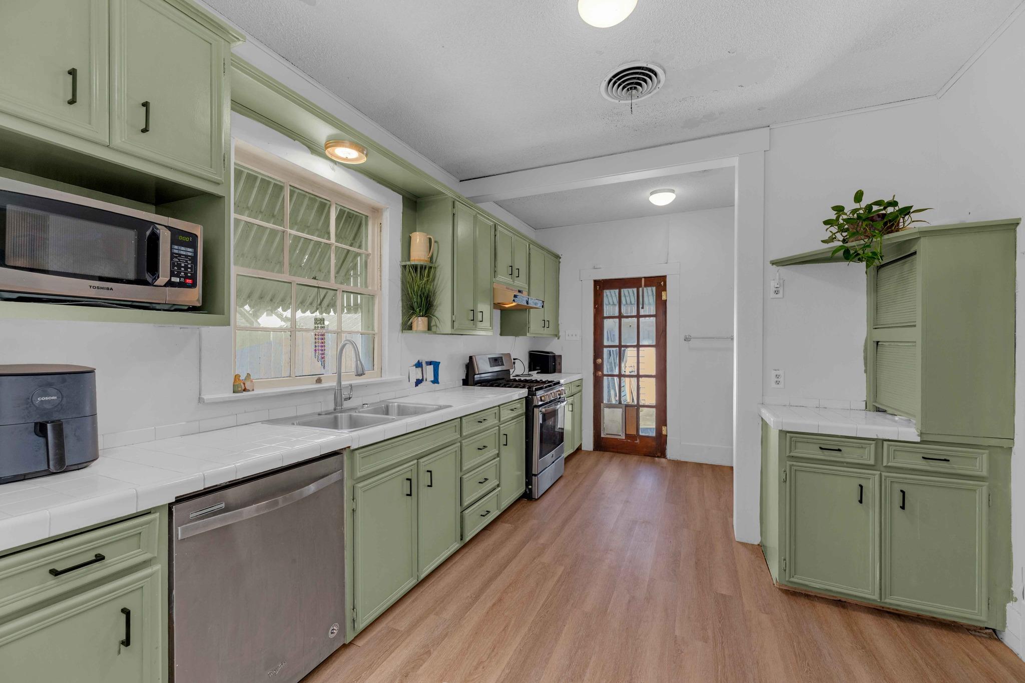 706 W 11th Street Taylor TX 76574