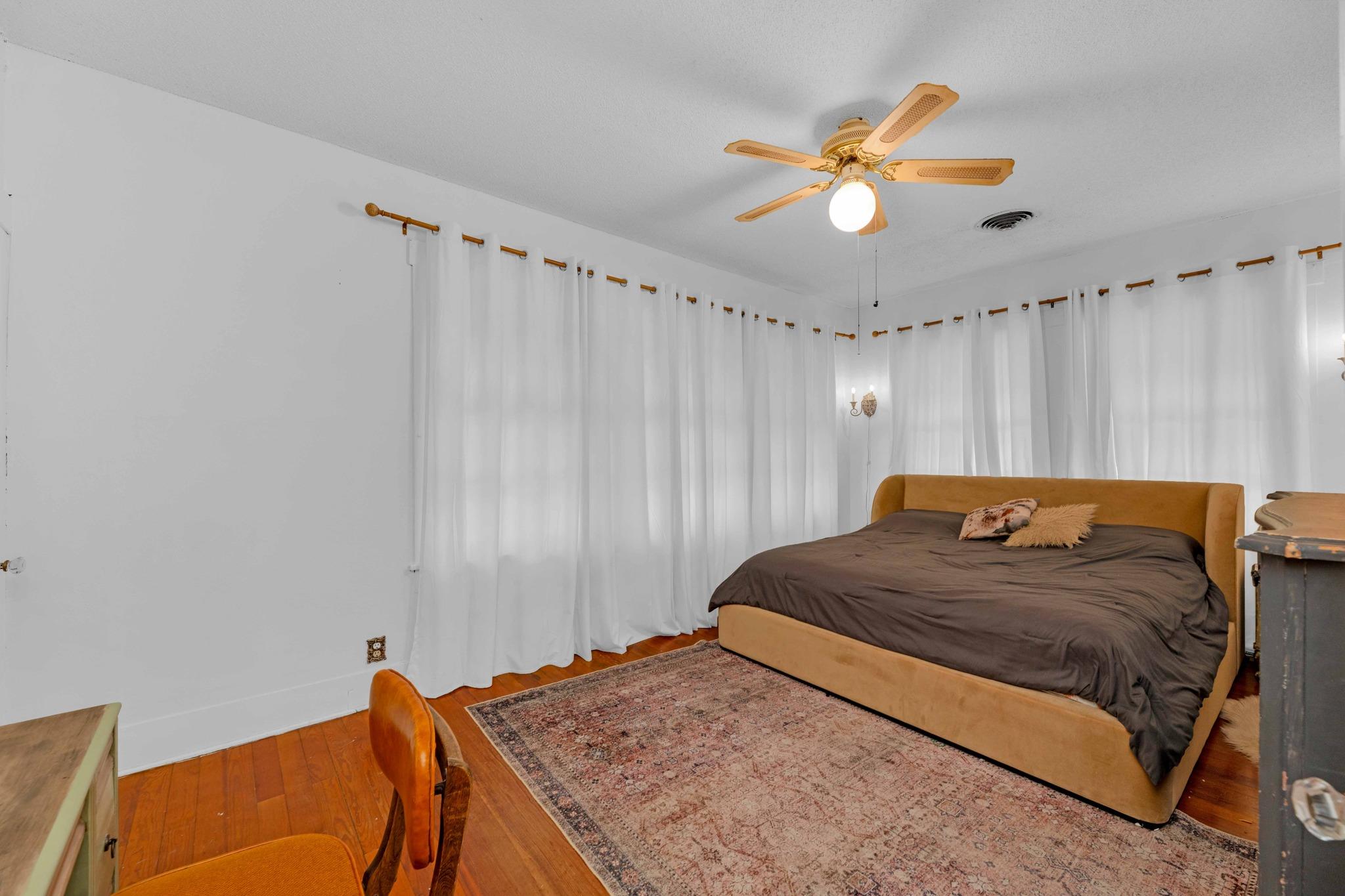 706 W 11th Street Taylor TX 76574