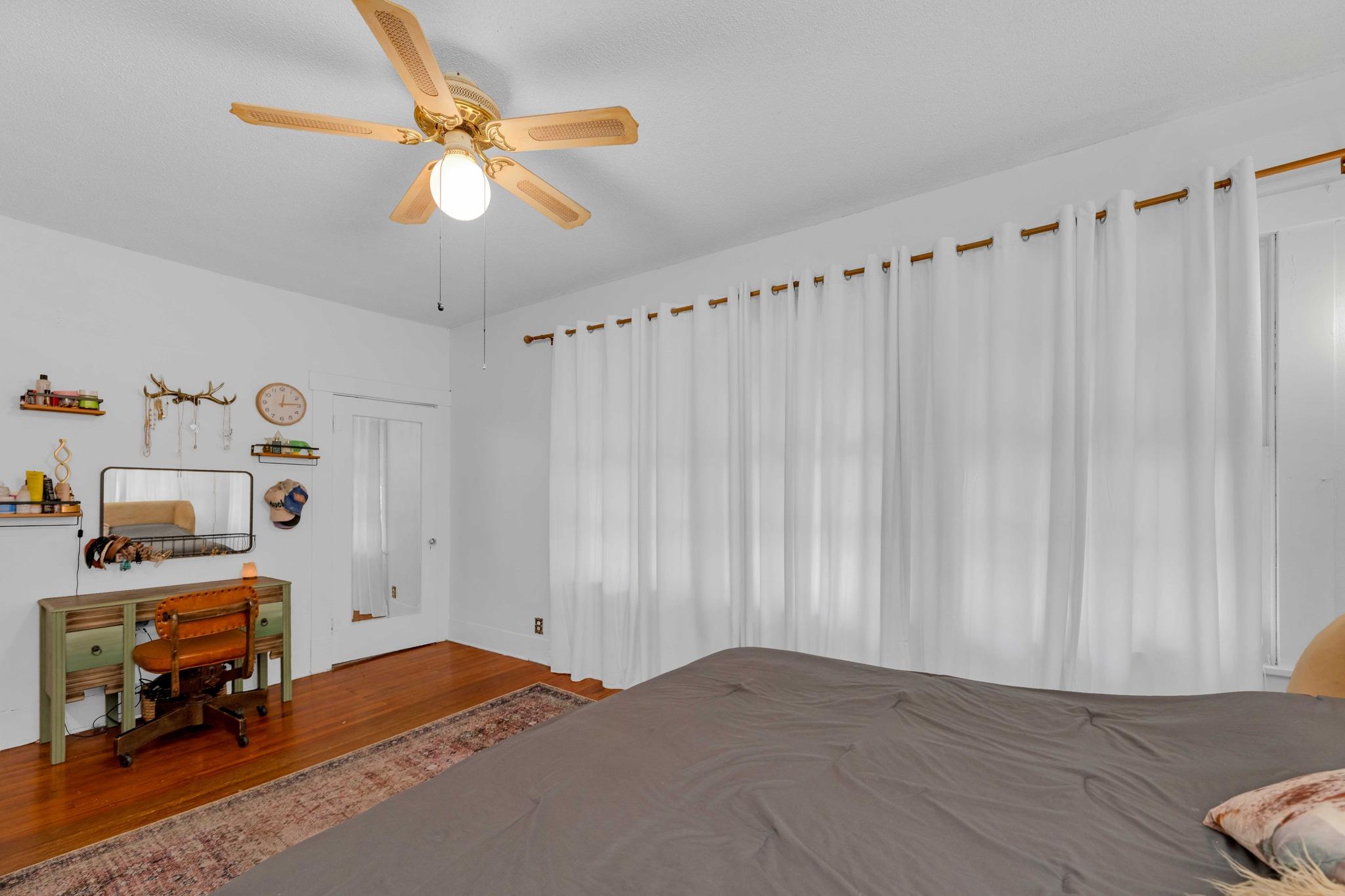 706 W 11th Street Taylor TX 76574