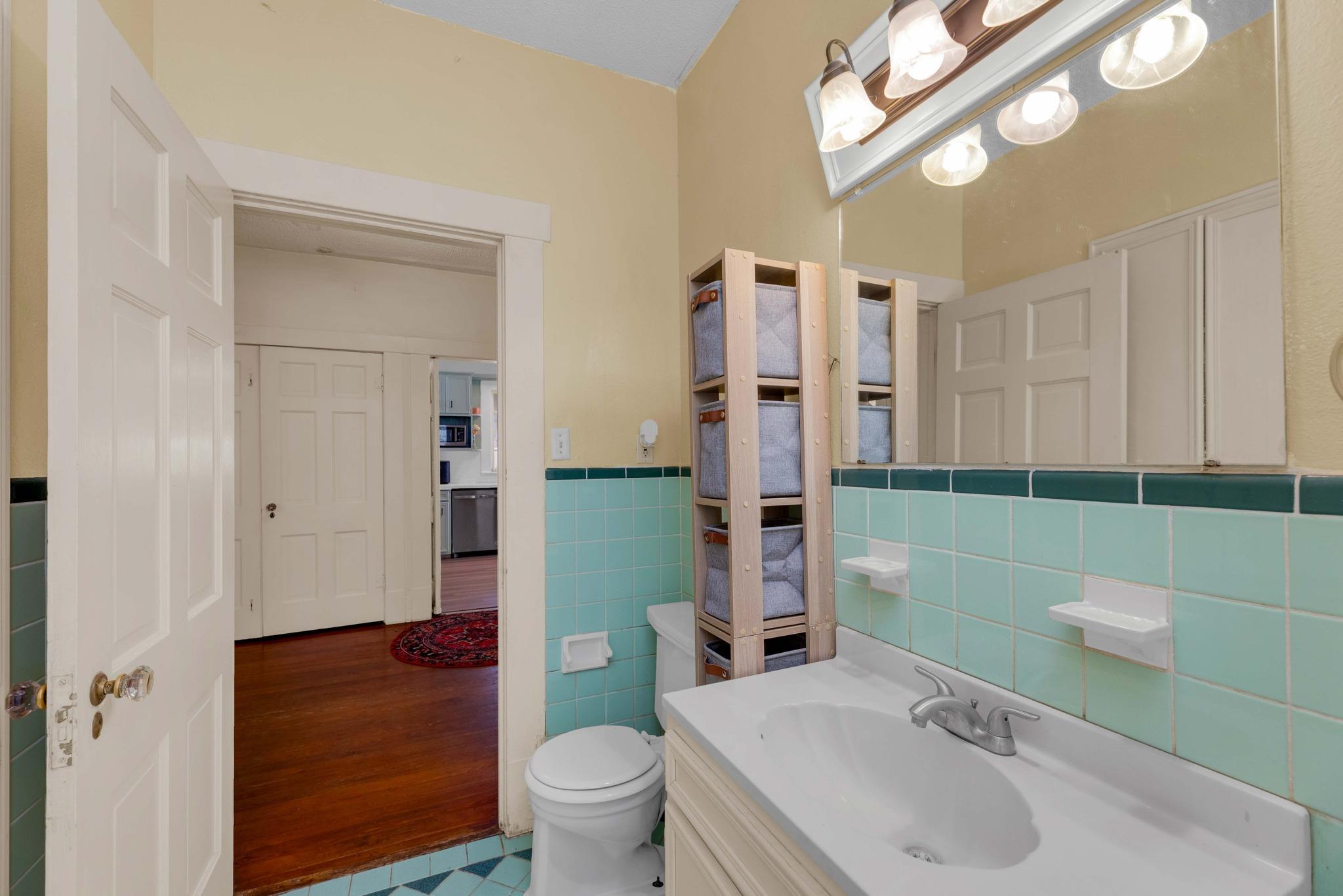 706 W 11th Street Taylor TX 76574