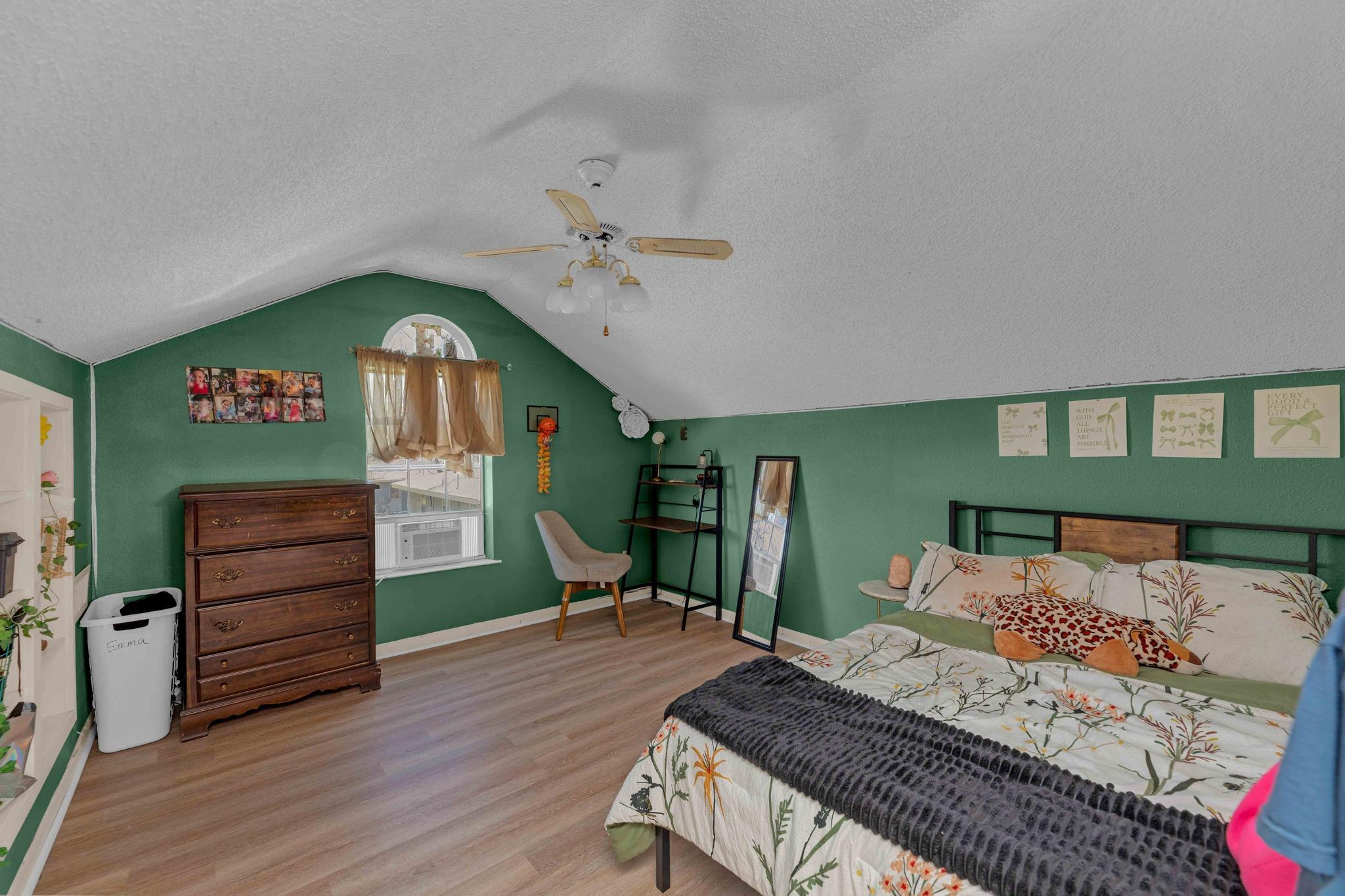 706 W 11th Street Taylor TX 76574