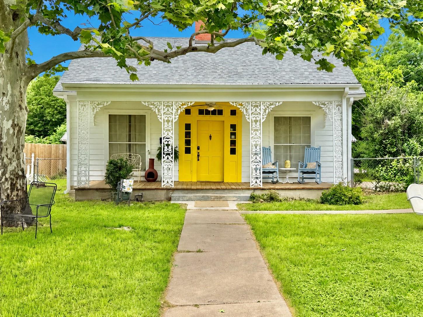 706 W 11th Street Taylor TX 76574
