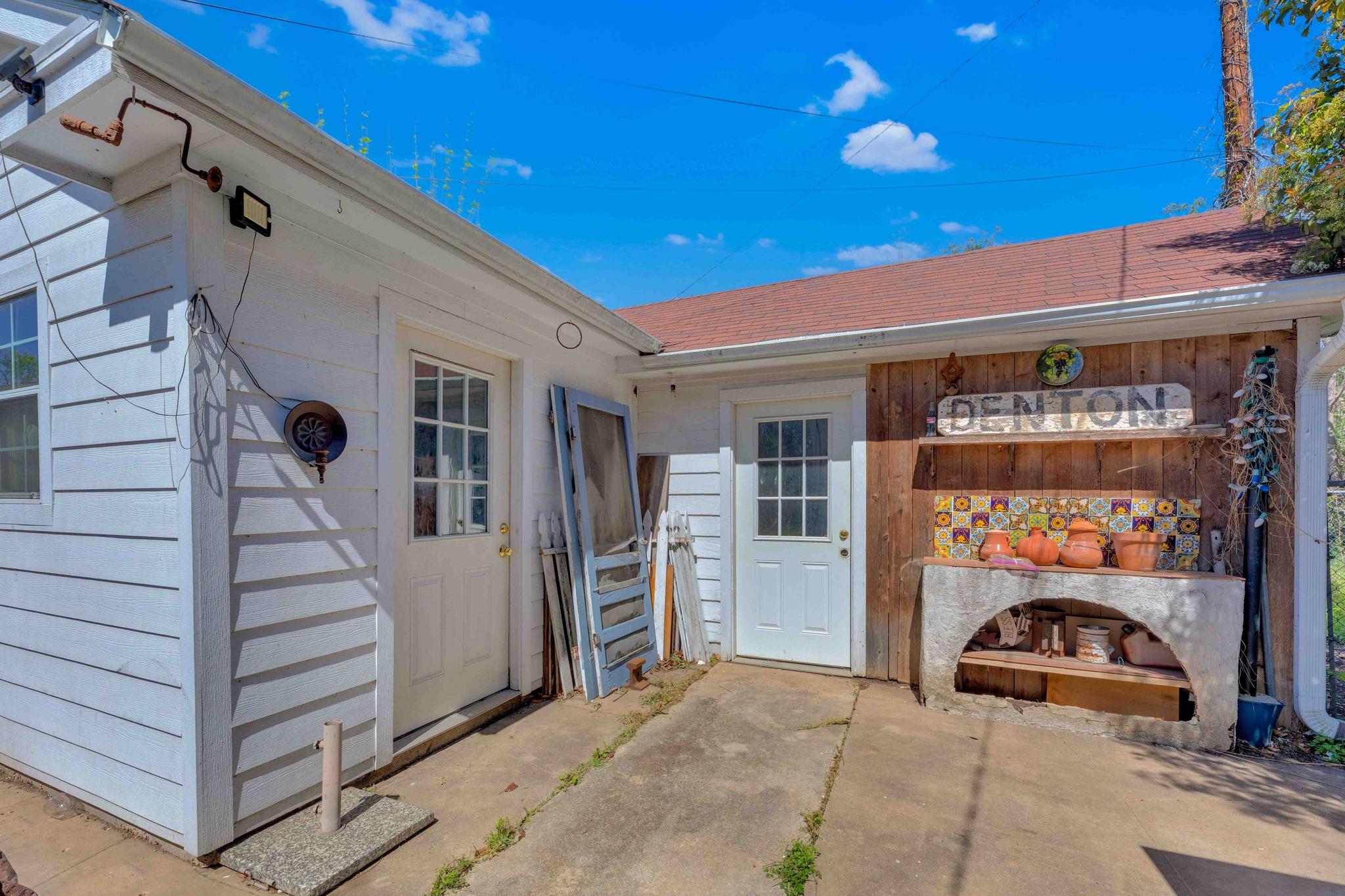 706 W 11th Street Taylor TX 76574