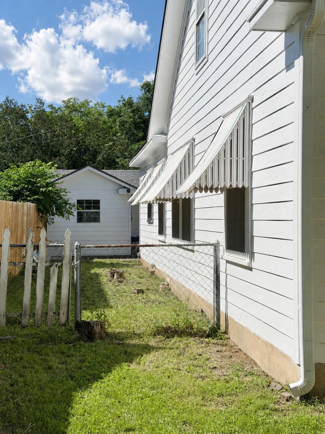 706 W 11th Street Taylor TX 76574