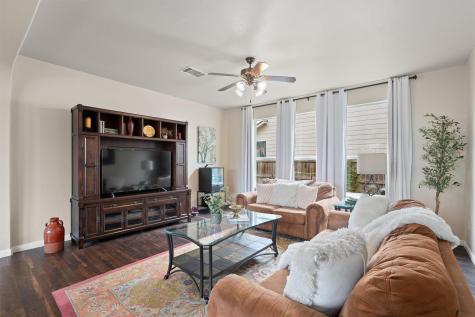 407 W Metcalfe Street Hutto TX 78634