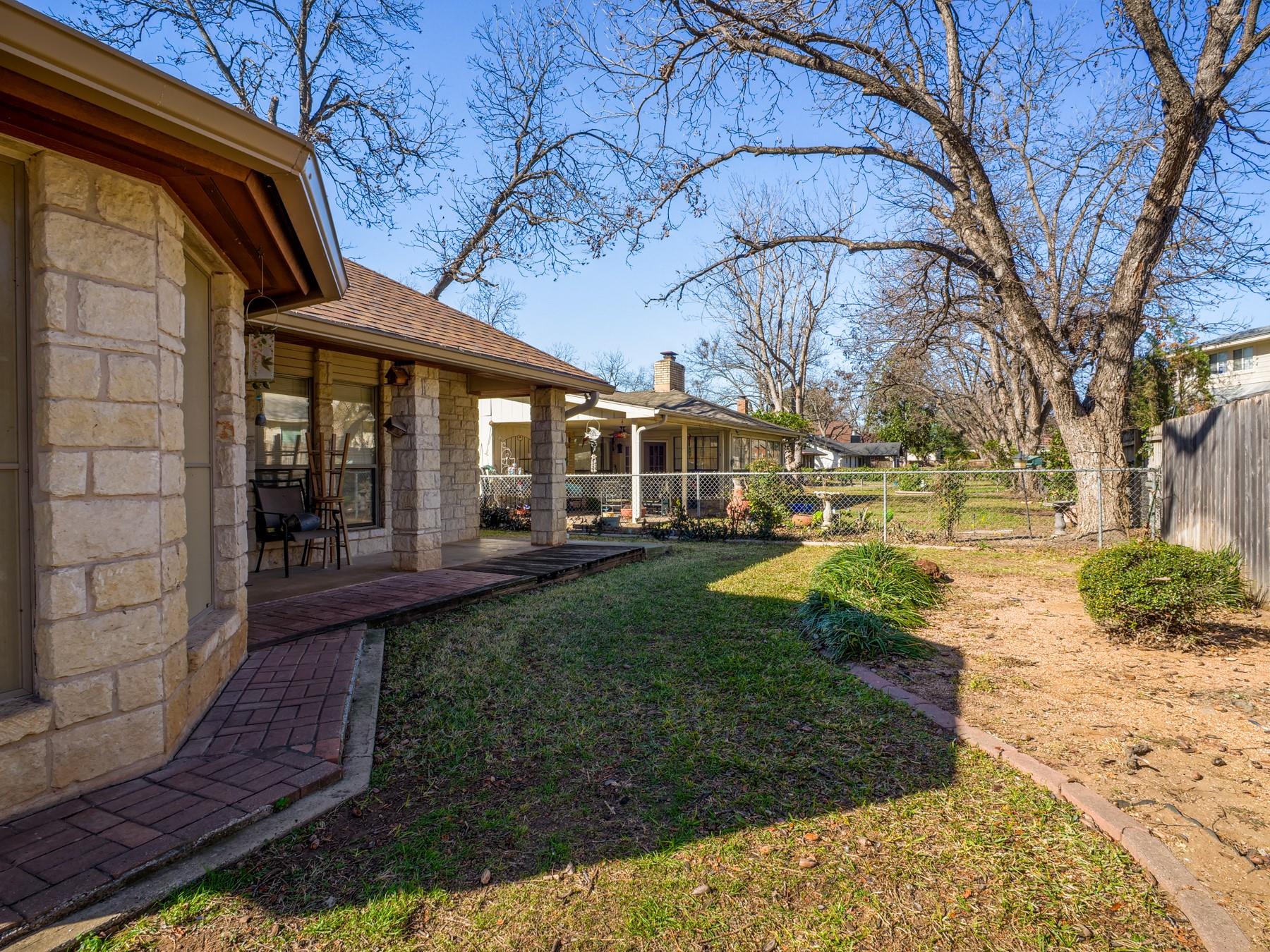 330 Columbine Street Meadowlakes TX 78654