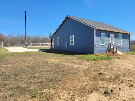 577 County Road 422 Road Stockdale TX 78160