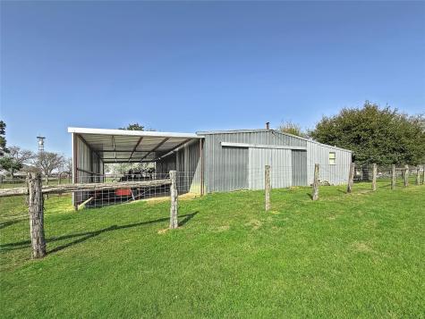 1401 Fm 112 Lexington TX 78947