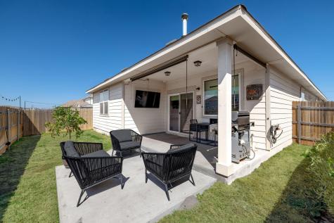 307 Gray Fox Loop Hutto TX 78634