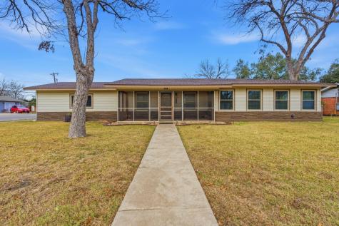 811 Nixon Street Lockhart TX 78644
