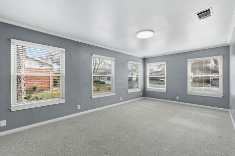 811 Nixon Street Lockhart TX 78644