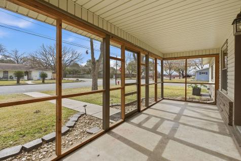 811 Nixon Street Lockhart TX 78644