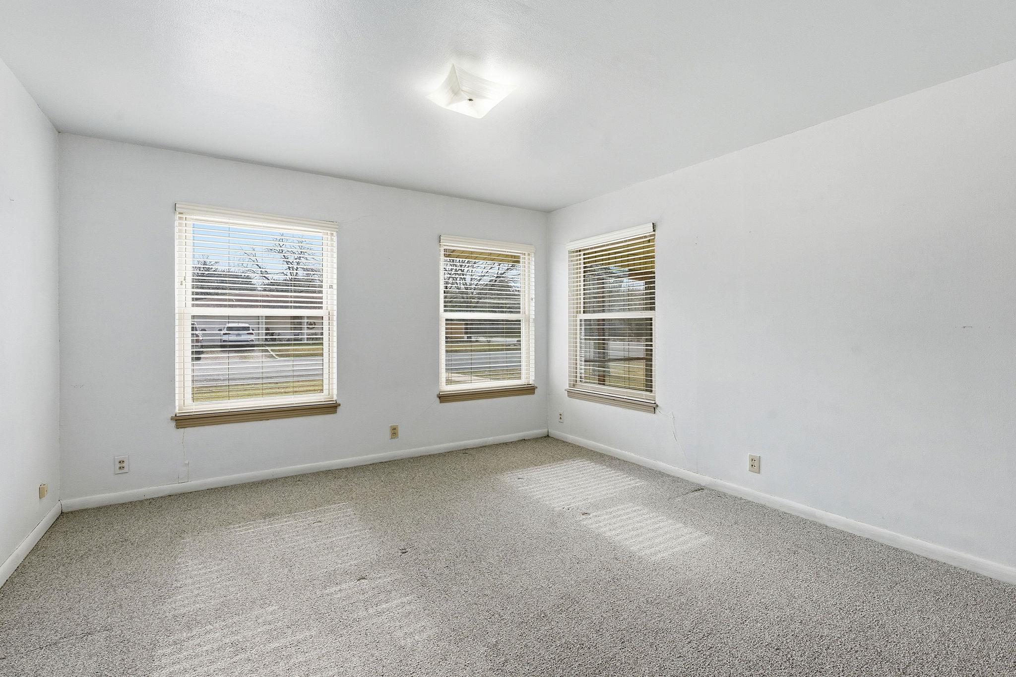 811 Nixon Street Lockhart TX 78644