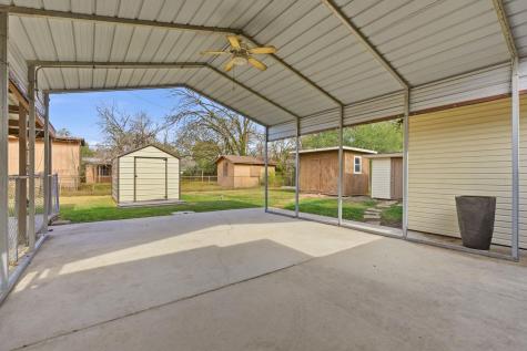 811 Nixon Street Lockhart TX 78644