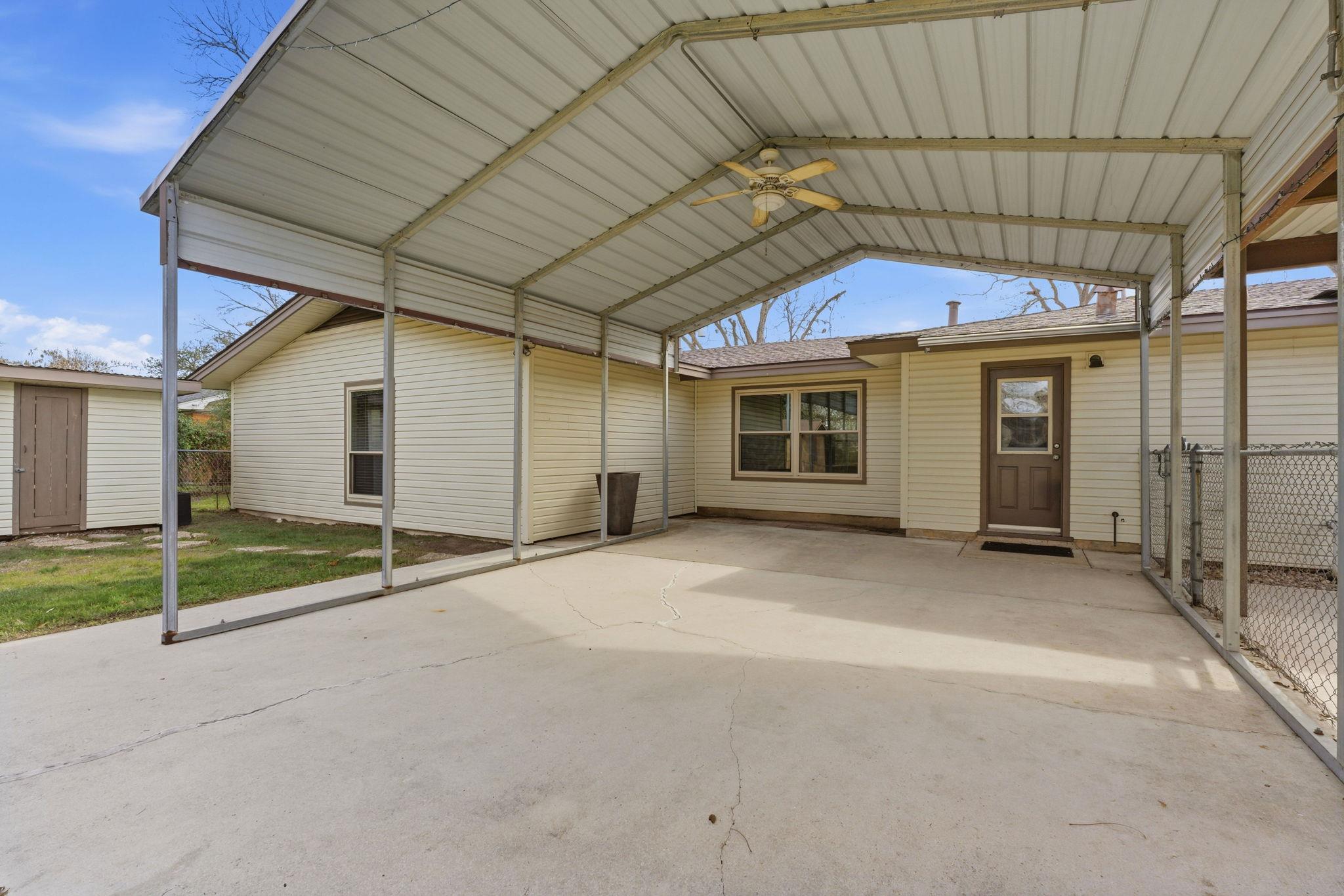 811 Nixon Street Lockhart TX 78644