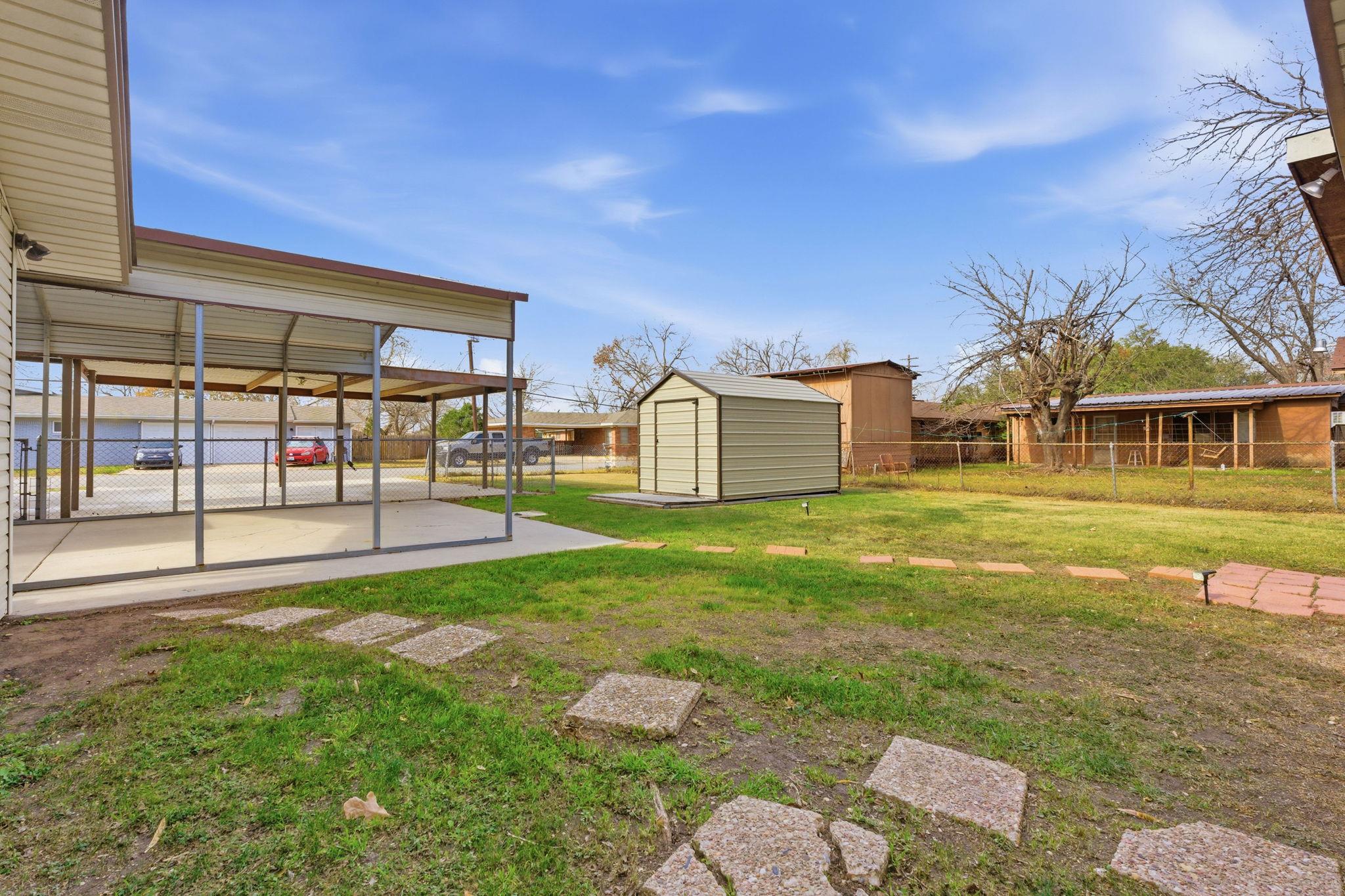 811 Nixon Street Lockhart TX 78644