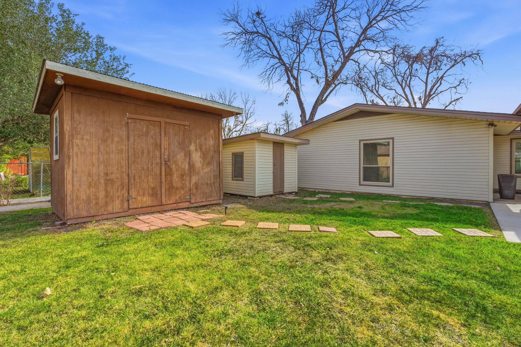 811 Nixon Street Lockhart TX 78644
