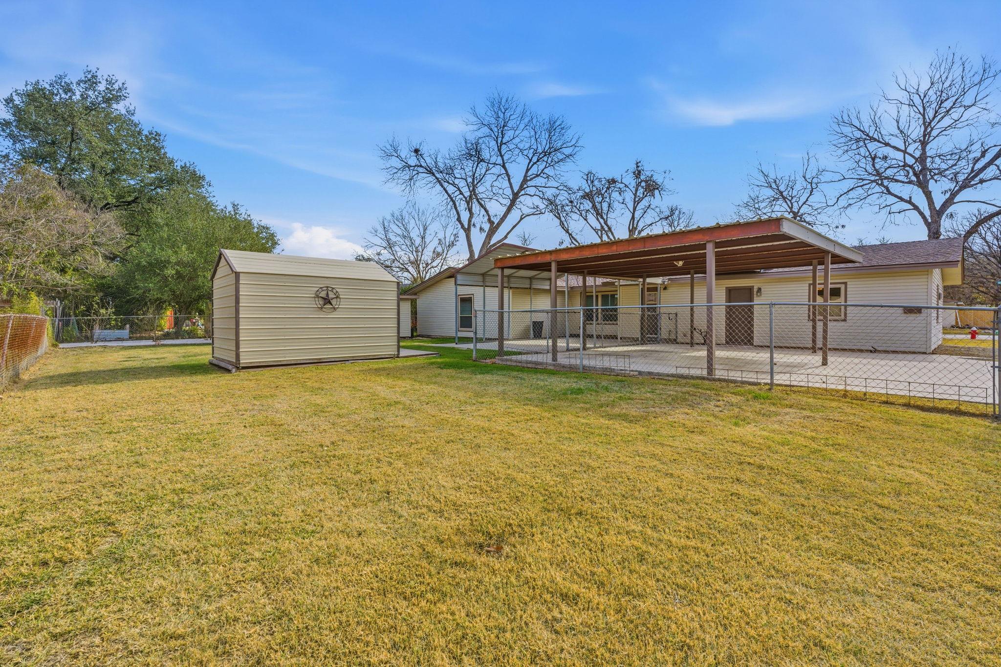 811 Nixon Street Lockhart TX 78644