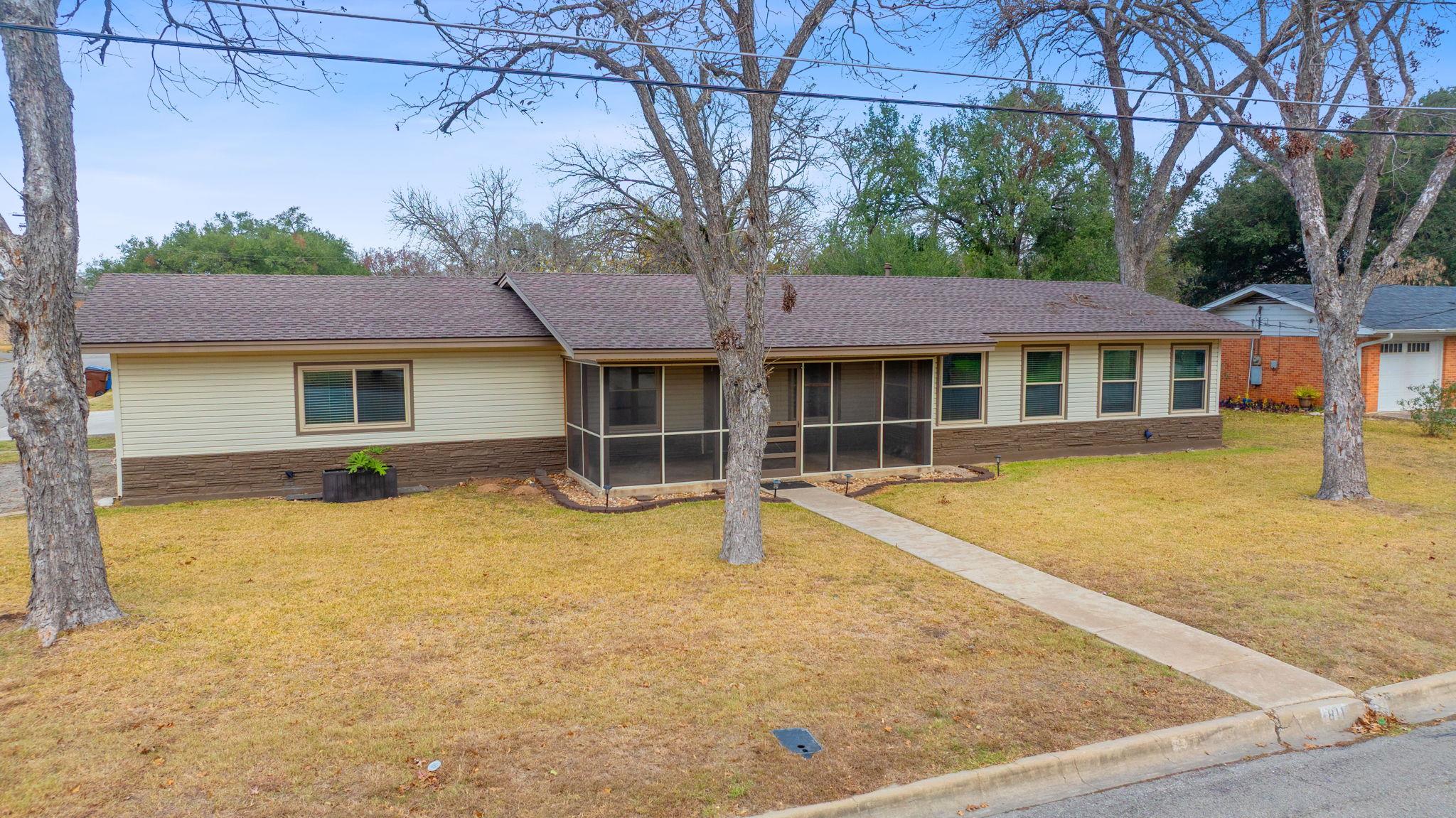 811 Nixon Street Lockhart TX 78644