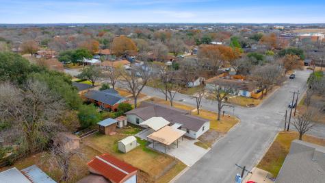 811 Nixon Street Lockhart TX 78644