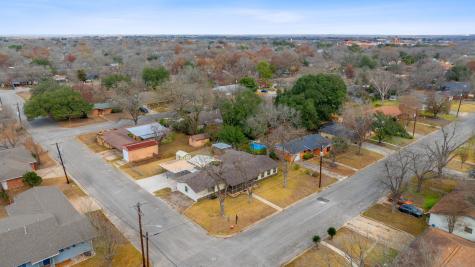 811 Nixon Street Lockhart TX 78644