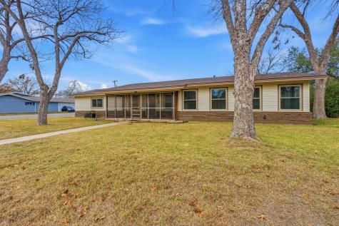 811 Nixon Street Lockhart TX 78644