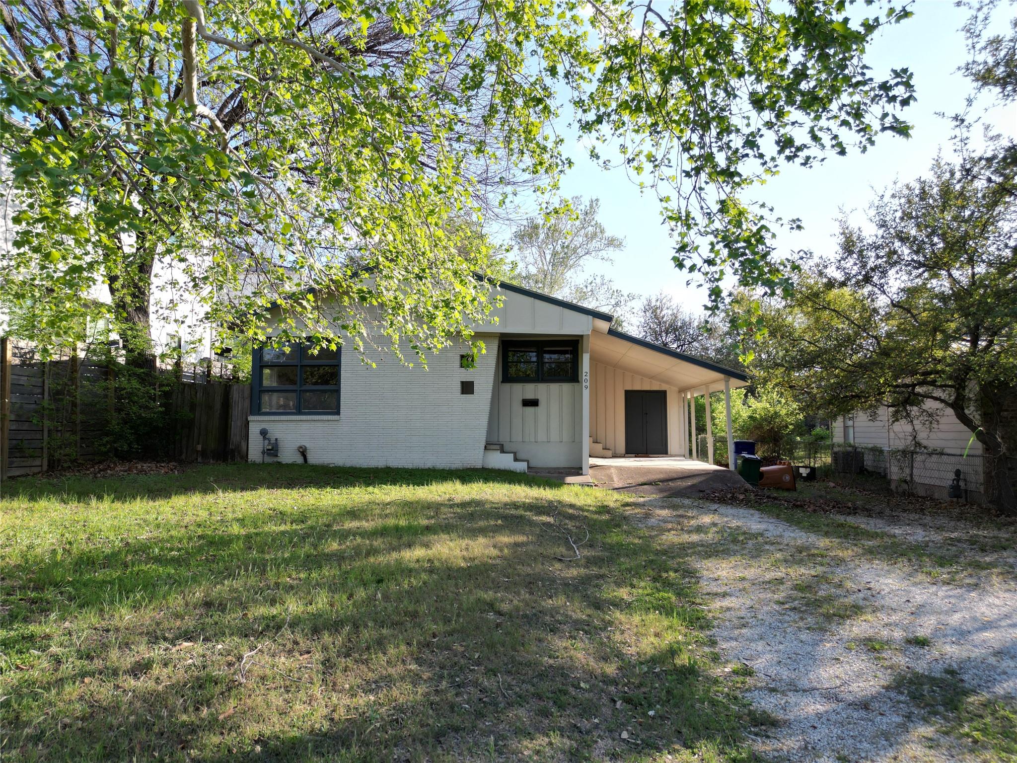 205, 207, 209 Woodward Street Austin TX 78704