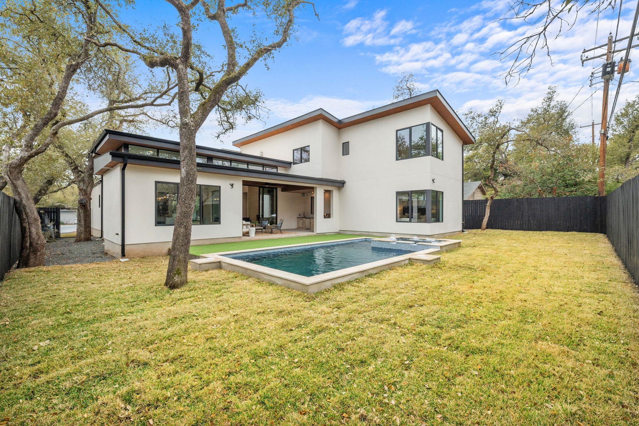 4216 Deepwoods Drive Austin TX 78731