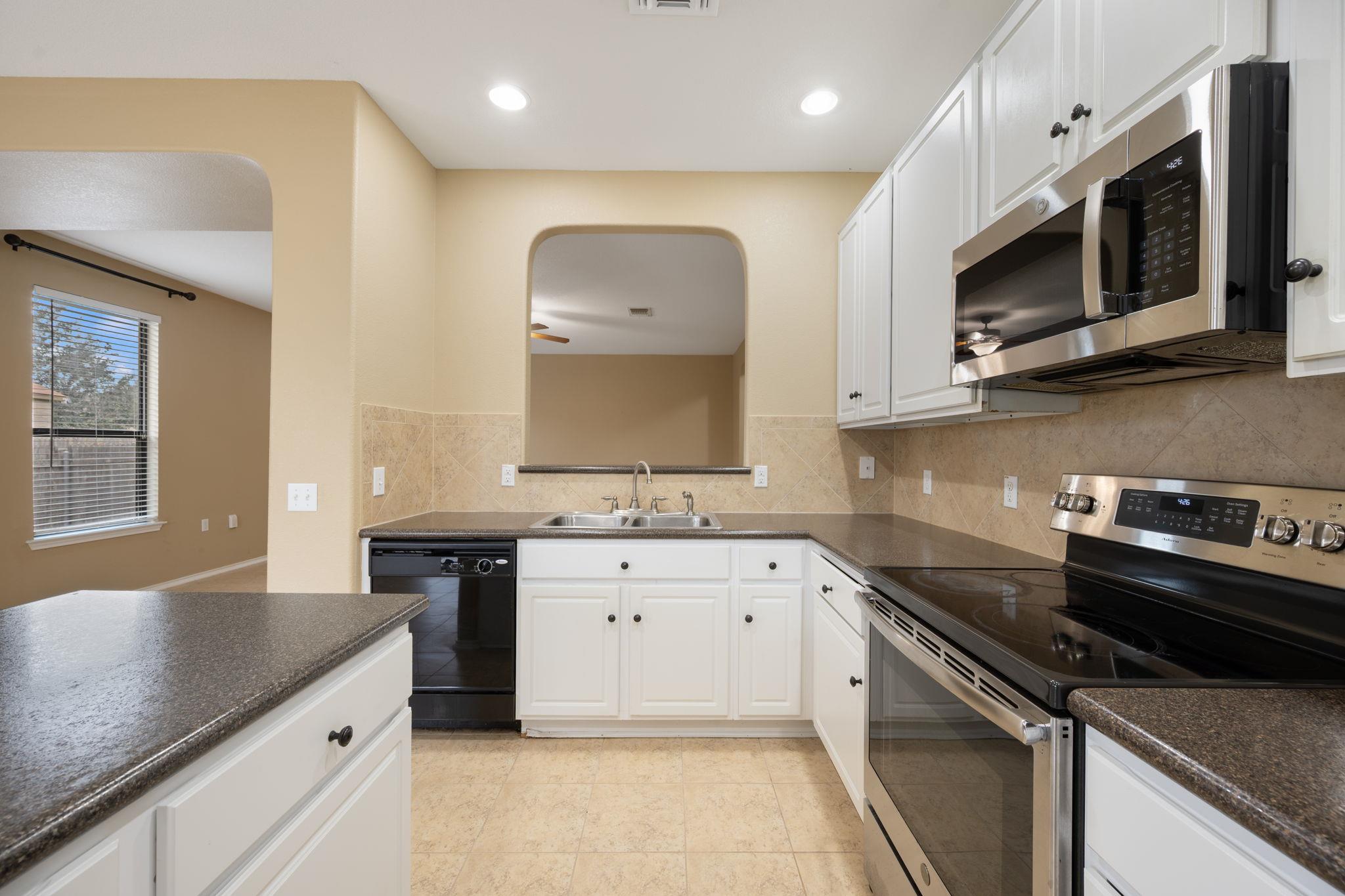 5521 Alomar Cove Del Valle TX 78617