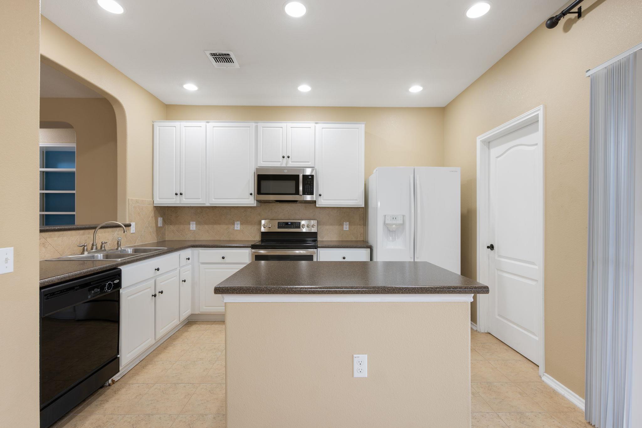 5521 Alomar Cove Del Valle TX 78617