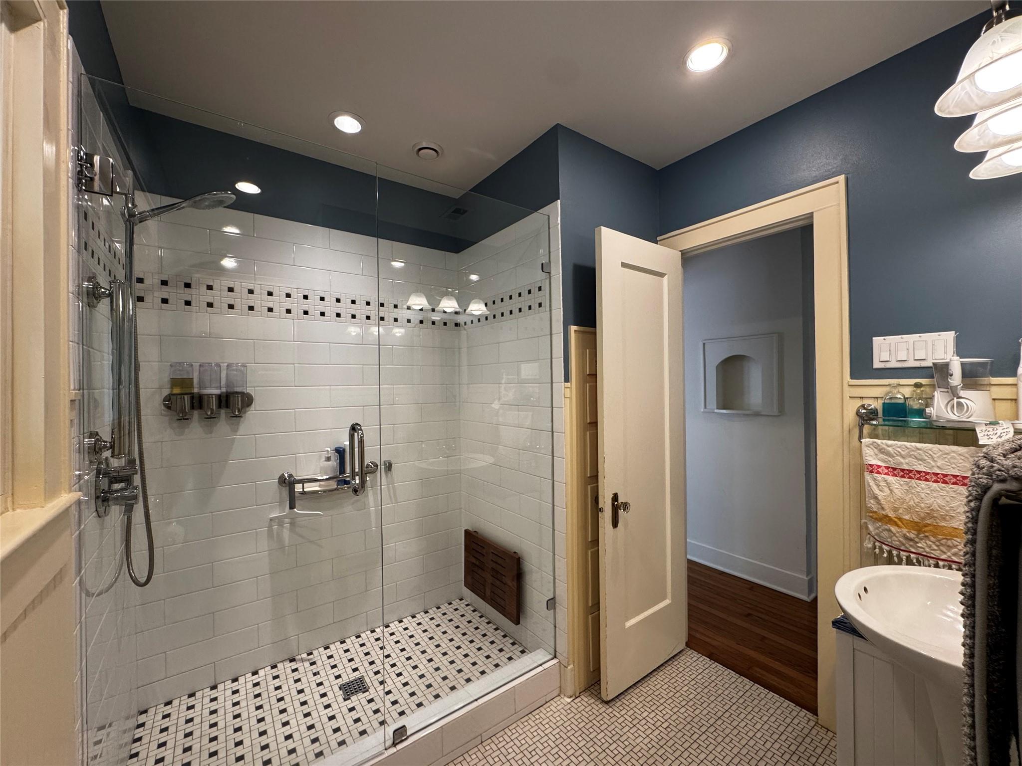2002 East Side Drive Austin TX 78704