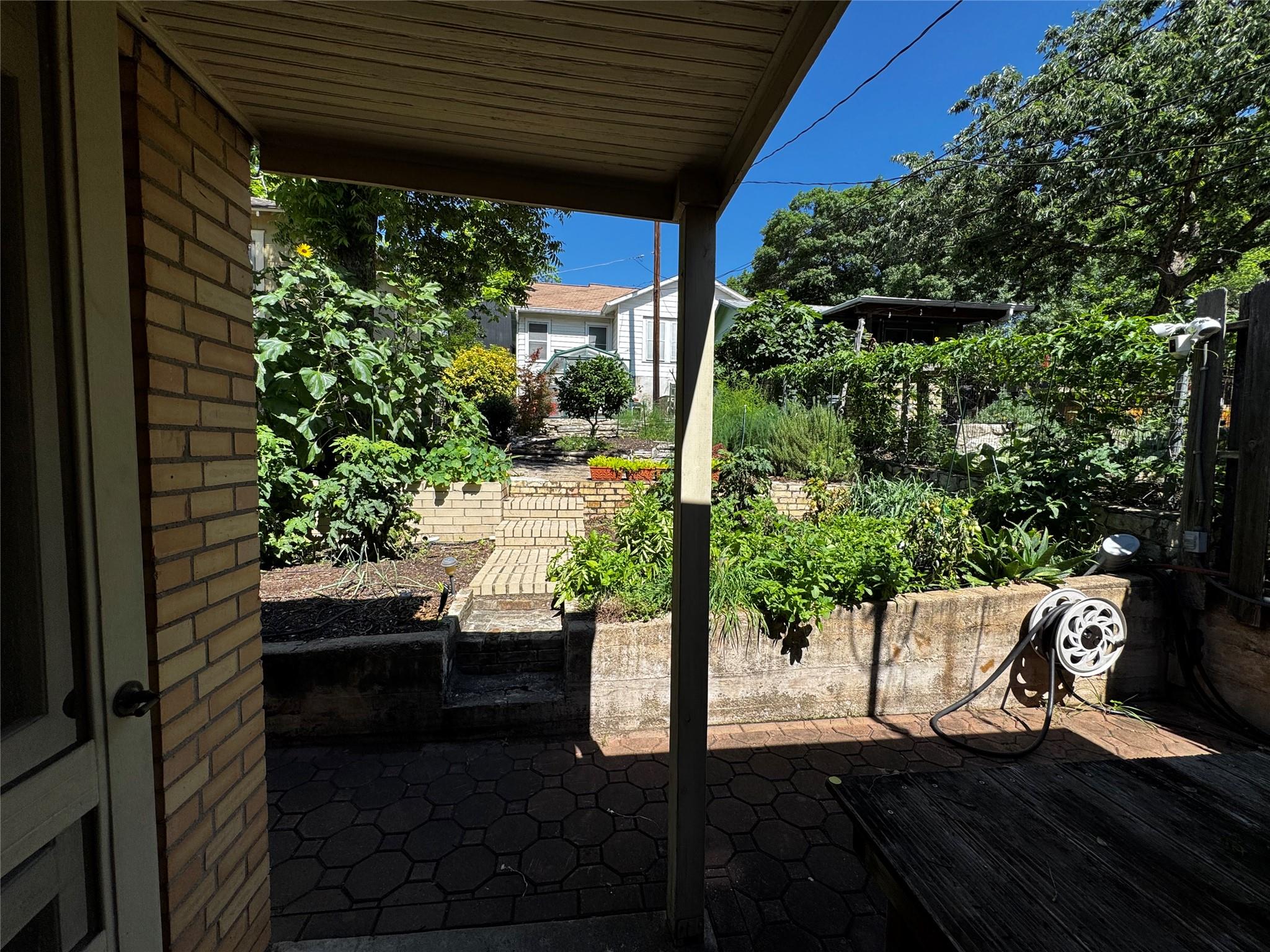 2002 East Side Drive Austin TX 78704