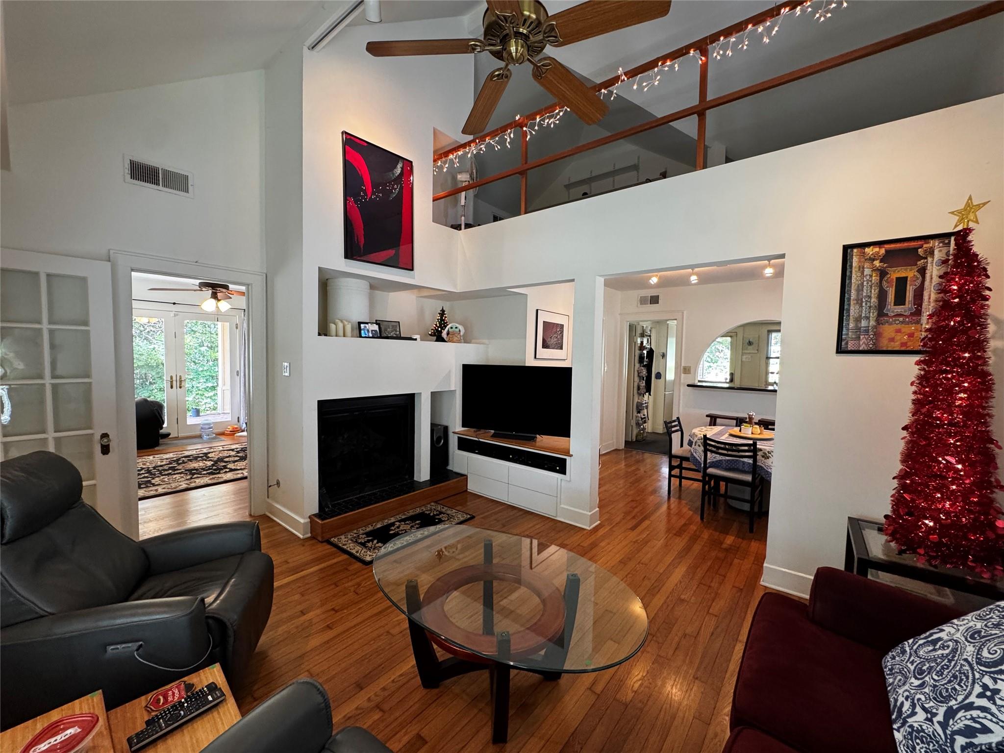 2002 East Side Drive Austin TX 78704