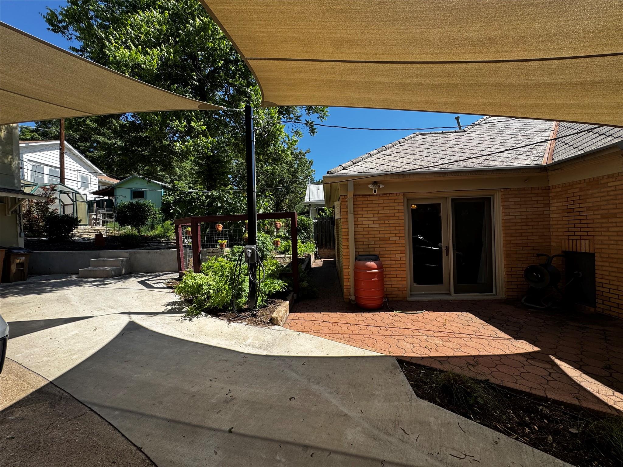2002 East Side Drive Austin TX 78704