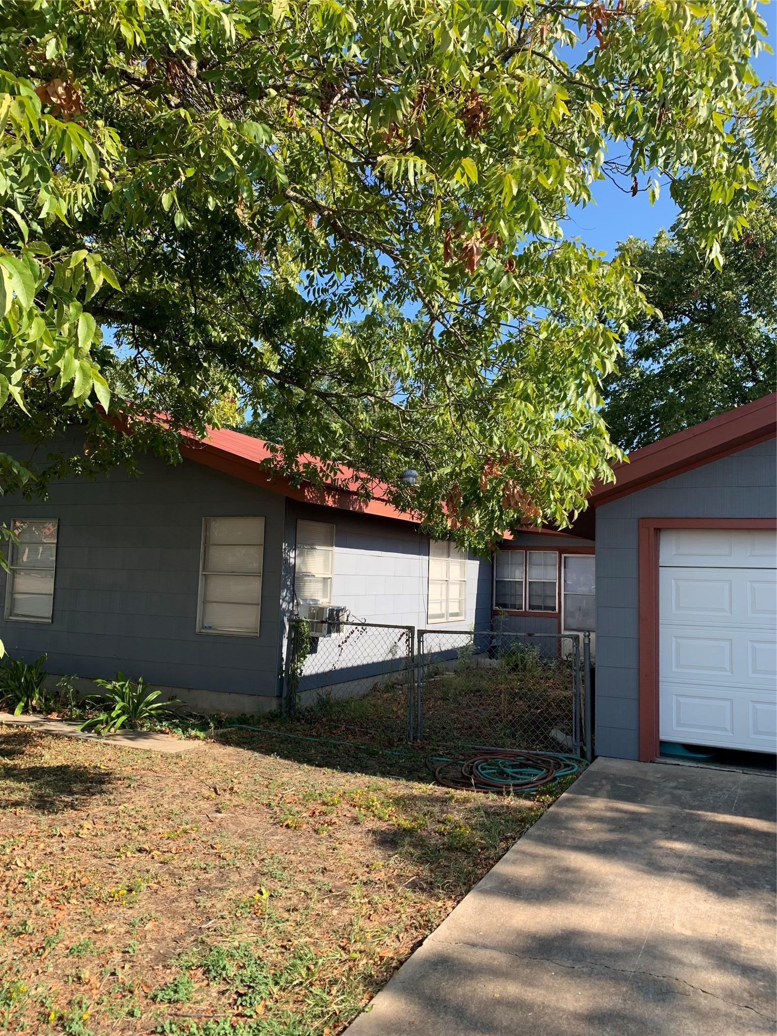 709 W 11th Street Elgin TX 78621