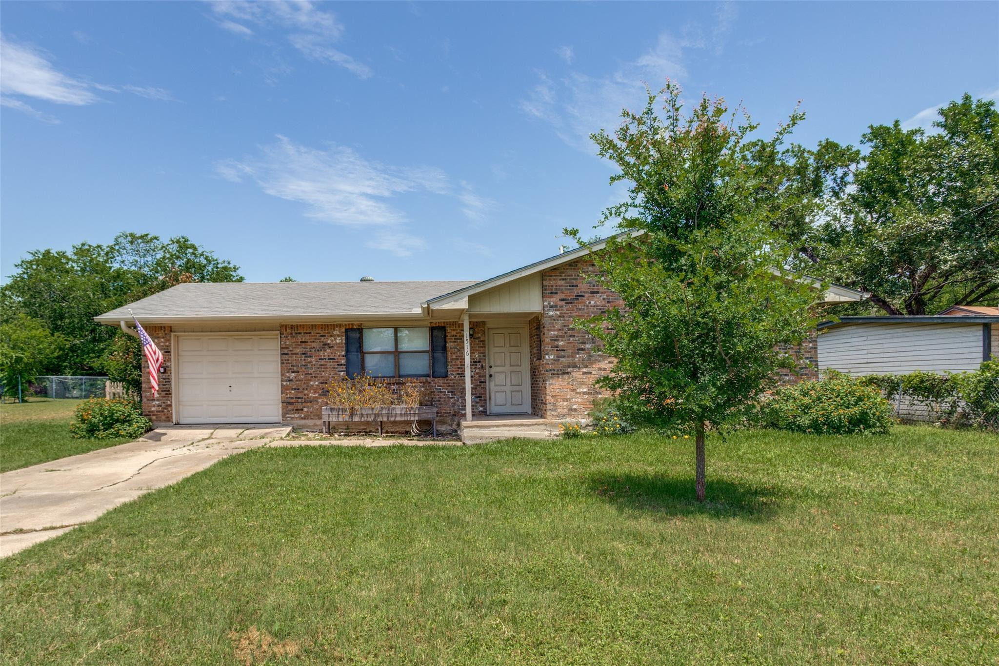 1516 Mclain Street Taylor TX 76574
