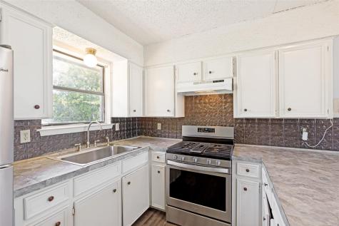 1516 Mclain Street Taylor TX 76574